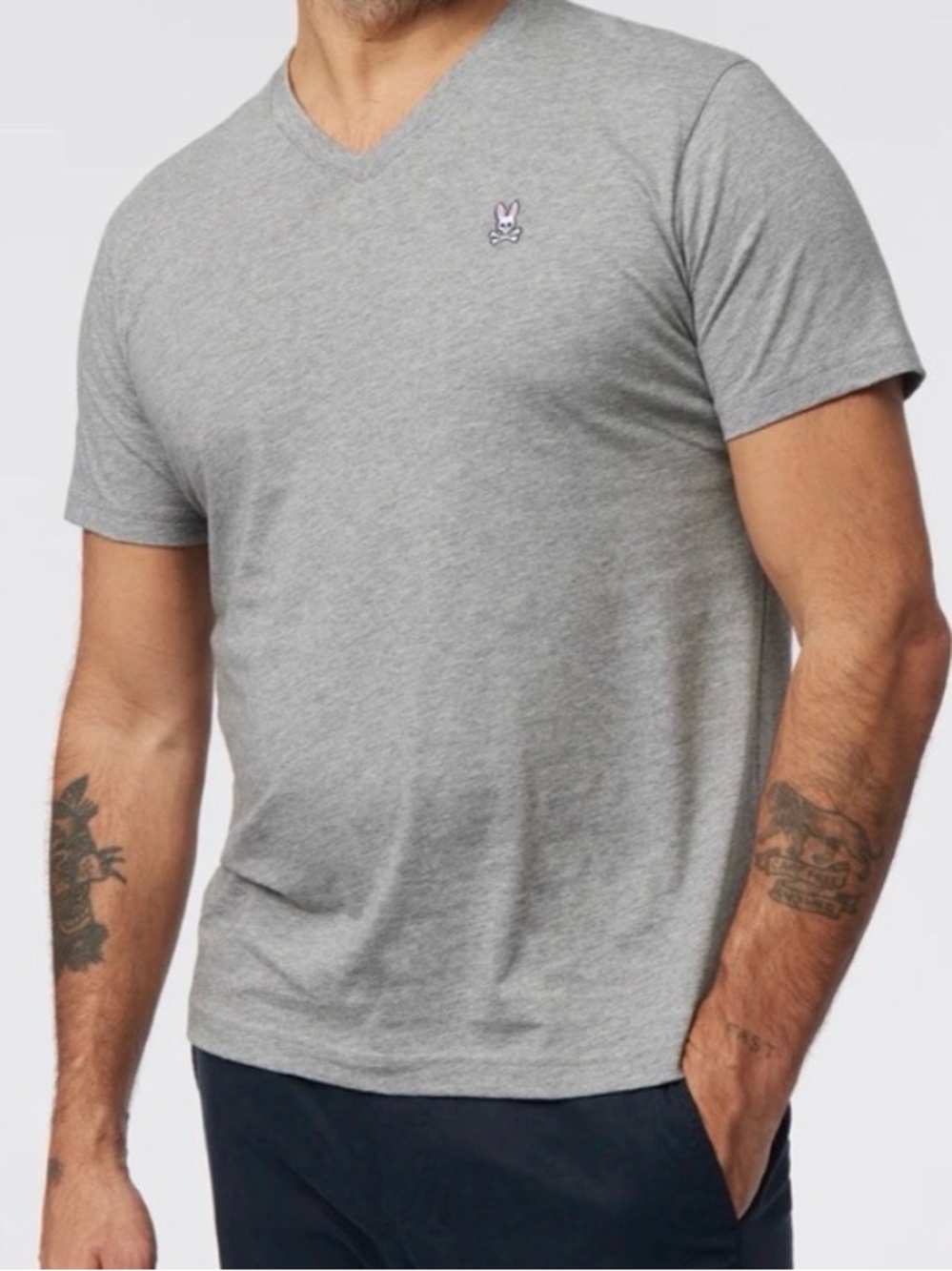 Psycho Bunny Men's Heather Gray V-Neck T-Shirt, size 6/L